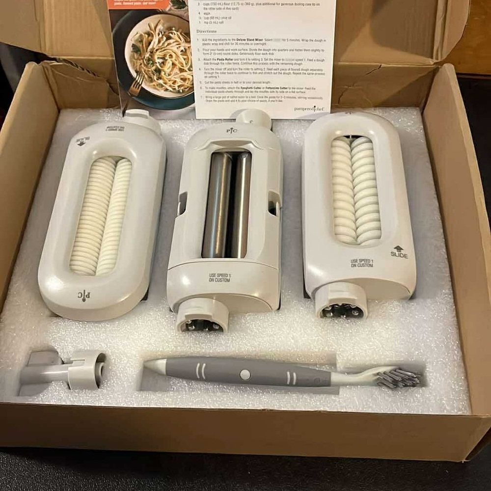 Pampered Chef Pasta Maker Set